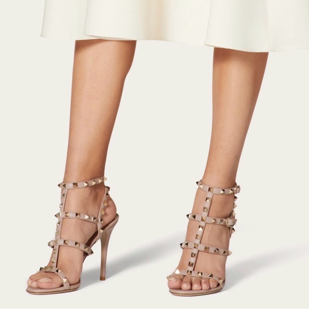 ✨VALENTINO✨ ROCKSTUD ankle strap sandal. Size 41. Poudre.